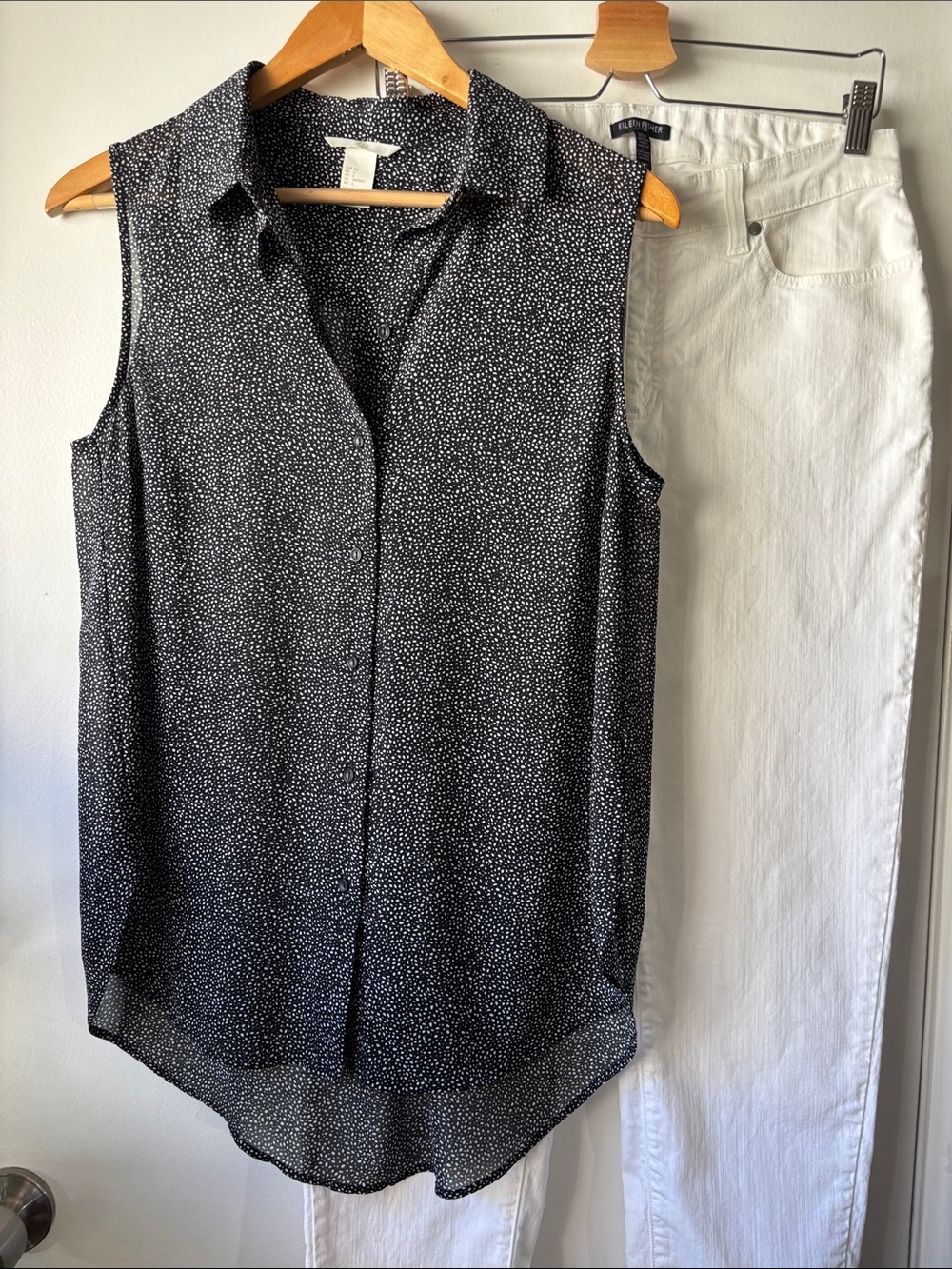 NWOT H&M Sleeveless Buttondown Blouse